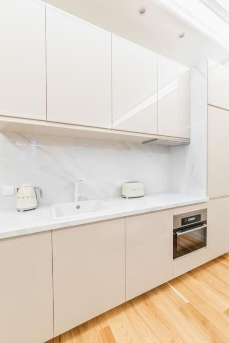 Luxury Flat Champs Elysees Air Cond. 6 Pers Apartment *